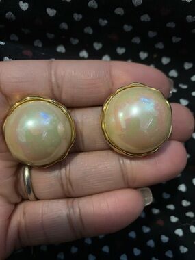 Vintage Large Gold-Trim Pearl Dome Clip on Earrings